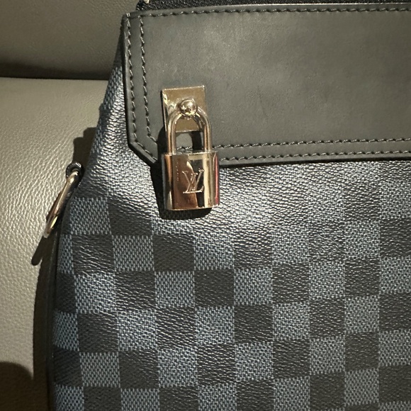 Louis Vuitton Messenger Bag - Picture 15 of 15